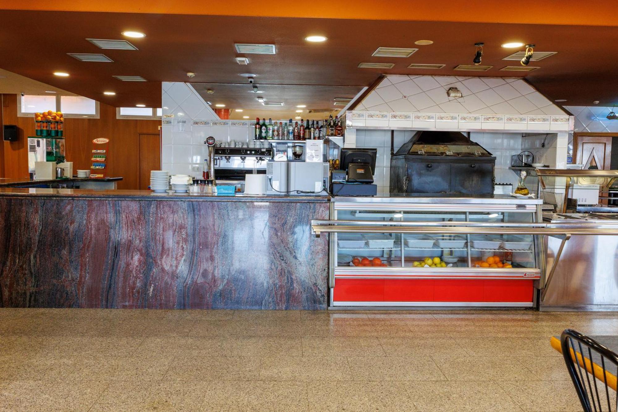 Alcarraz Hotel Restaurant Casa Miquel מראה חיצוני תמונה