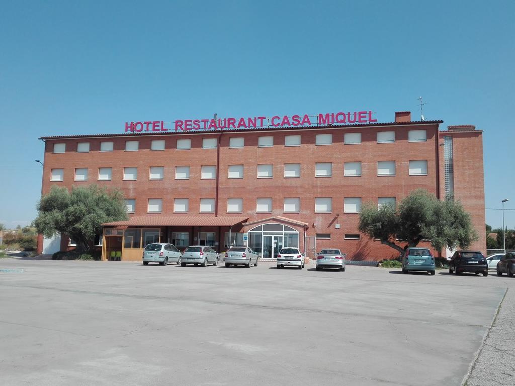 Alcarraz Hotel Restaurant Casa Miquel מראה חיצוני תמונה